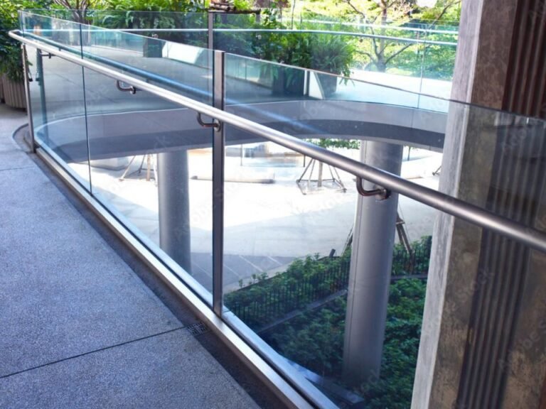 Sleek and modern aluminium balustrades installed by Mornington Peninsula Balustrading in Mornington