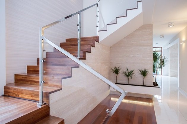 Image,Of,Stylish,Staircase,In,Bright,House,Interior